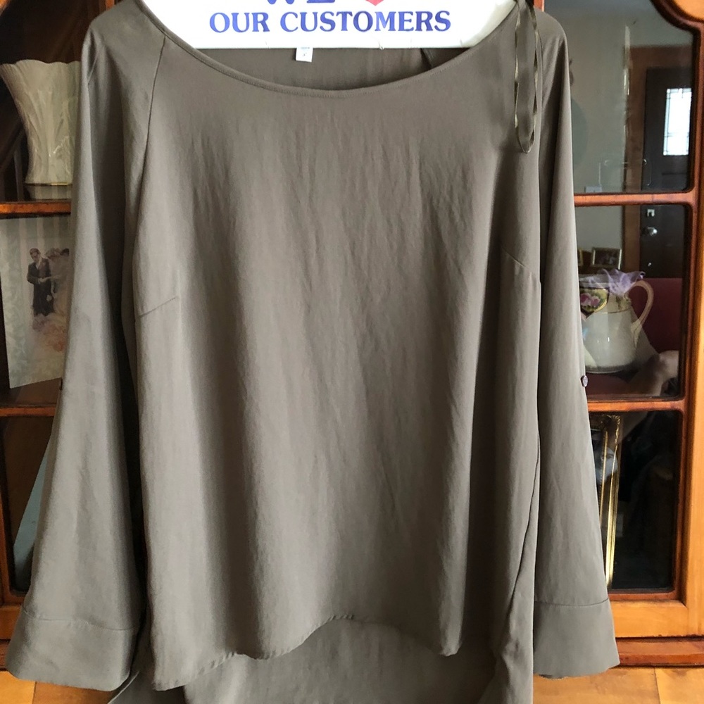Olive, loose / flowy 3/4 sleeve top